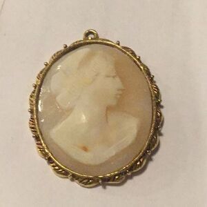 Shell Carved Cameo Pendant in Goldtone
